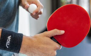 Có nên dán lại mặt vợt bóng bàn định kỳ không